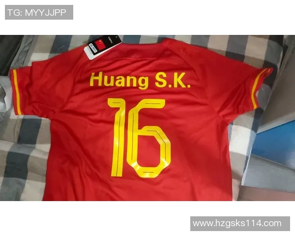 十号红色球衣足球明星的历史与成就解析