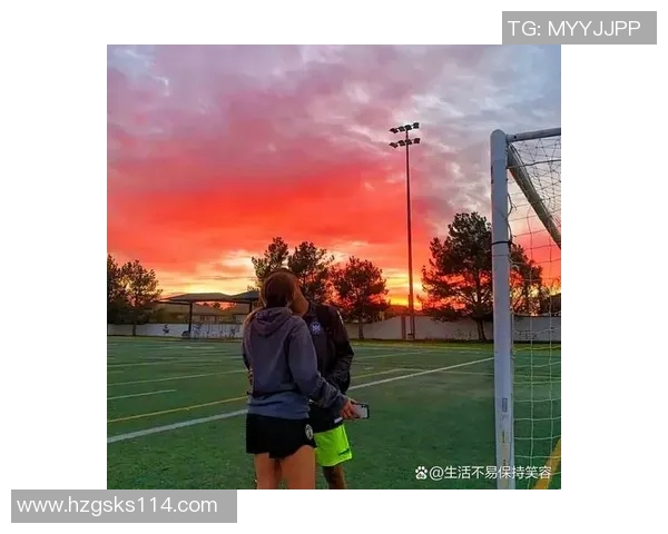 足球明星情侣头像动漫风格创意设计展现甜蜜与激情的完美结合