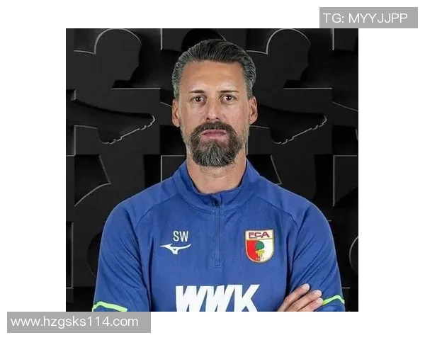 足球球星卡面设计：经典与现代元素的完美融合与创意呈现