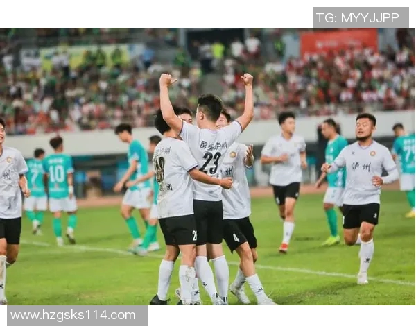 足球球星脚踏绿茵转场再现速度与激情之完美瞬间