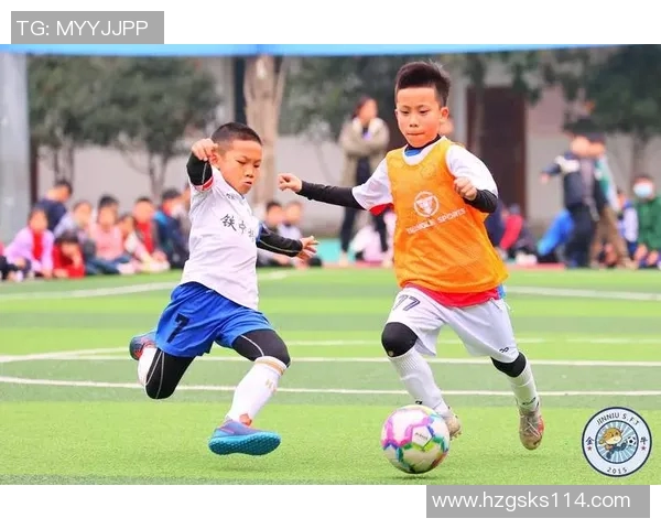 两个小孩选足球球星挑战谁能挑出最强阵容 两个小孩选足球球星挑战谁能挑出最强阵容