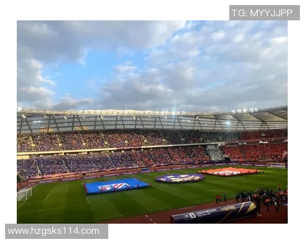 当足球巨星放声大笑时激情与魅力在球场之外同样闪耀