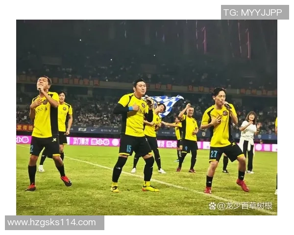 璀璨绿茵荣耀见证足球星辉煌颁奖盛典时刻全场掌声雷动 璀璨绿茵荣耀见证足球星辉煌颁奖盛典时刻全场掌声雷动