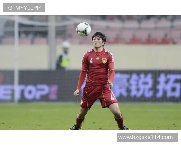 中国足球被举牌球星引发热议 未来发展备受关注 中国足球被举牌球星引发热议 未来发展备受关注